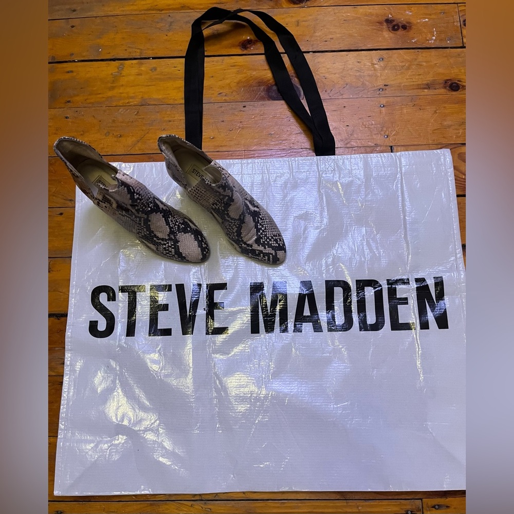 Steve Madden Rockstar Vegan Leather Snakeskin Booties Size 5 1/2 ➕ Large Bag